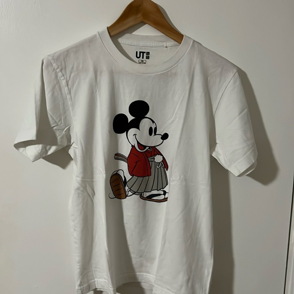 Uniqlo Disney boys T-shirt small White Mickey Samurai Japanese